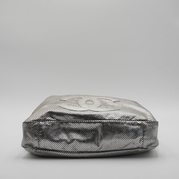 Pre-owned CHANEL Rodeo Drive Hobo Perforated Leather Bag - Picture 3 of 5